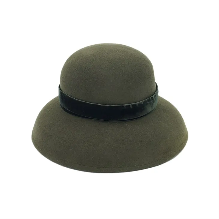 काले हरे ऊनी टोपी