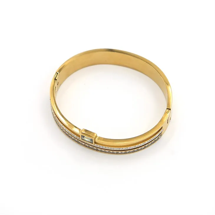 गोल्ड स्टार बोल्ड ब्रेसलेट