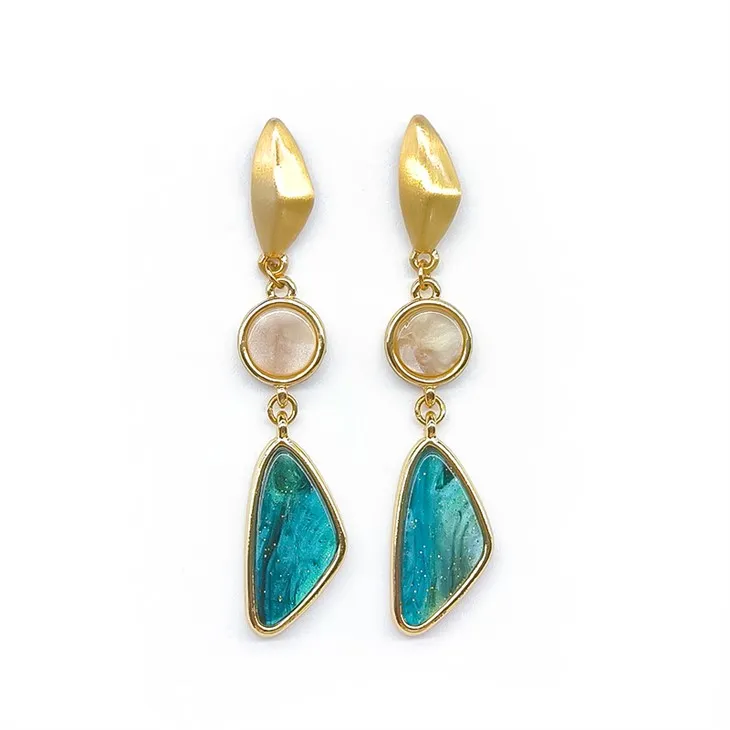 महिलाओं के लिए महासागर स्टड बालियां