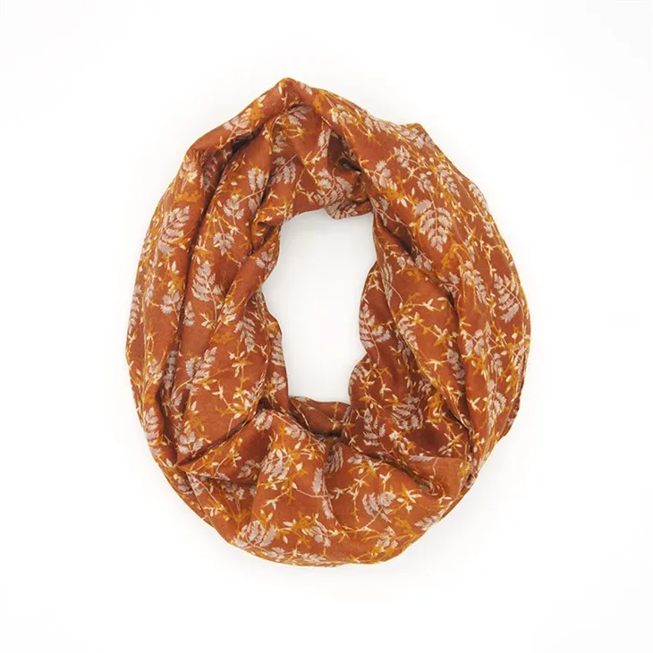 महिलाओं के लिए लाल पुष्प स्कार्फ