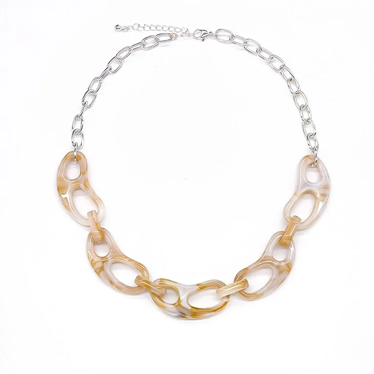 सिल्वर बोल्ड नेकलेस